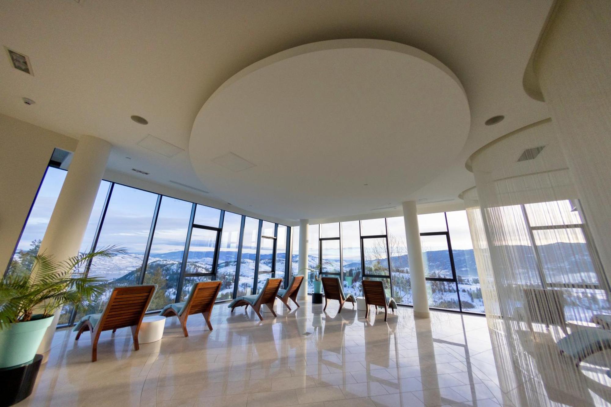 Sparkling Hill Resort And Spa - Adults-Only Resort Vernon Luaran gambar
